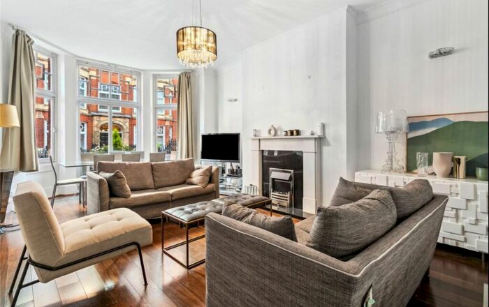 2 Bedroom Flat To Rent In Montagu Mansions, London, W1U