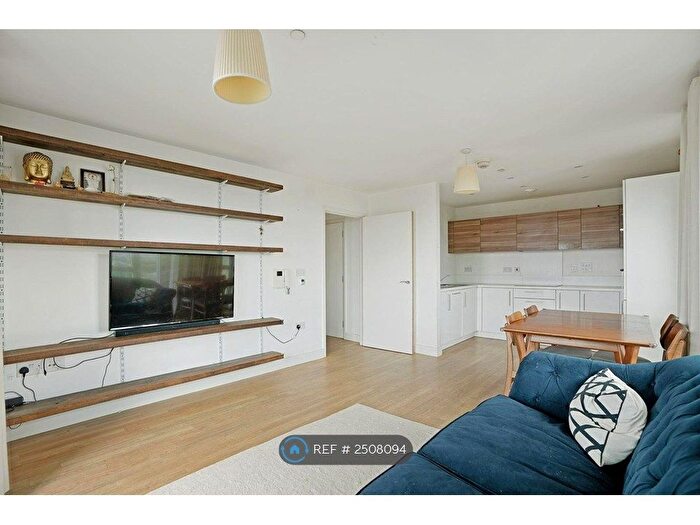 2 Bedroom Flat To Rent In Marner Point, London, E3