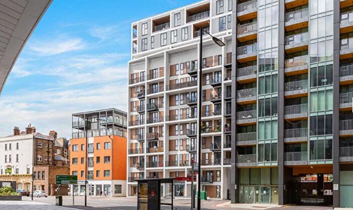 1 Bedroom Flat To Rent In Sutton Court Road, Sutton, Surrey, SM1