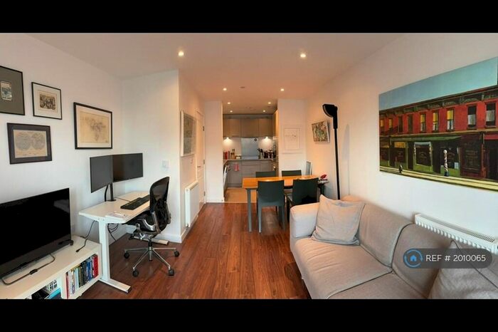 1 Bedroom Flat To Rent In Atkins Square, London, E8