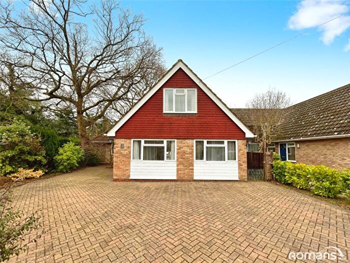 4 Bedroom Detached House For Sale In Freshwood Drive, Yateley, Hampshire, GU46
