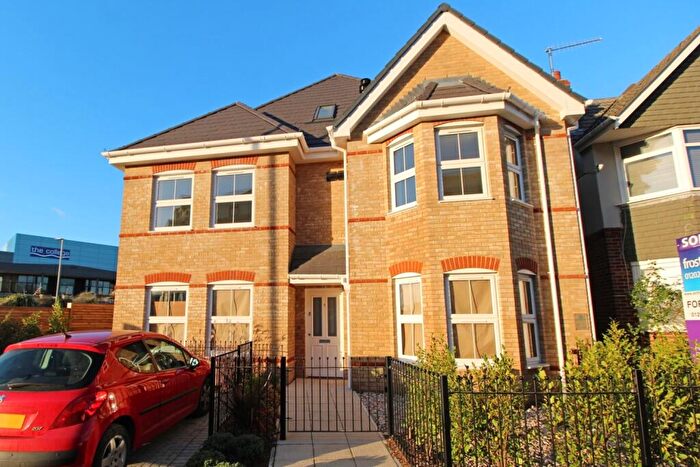 2 Bedroom Flat To Rent In North Point, North Road, Lower Parkstone, BH14