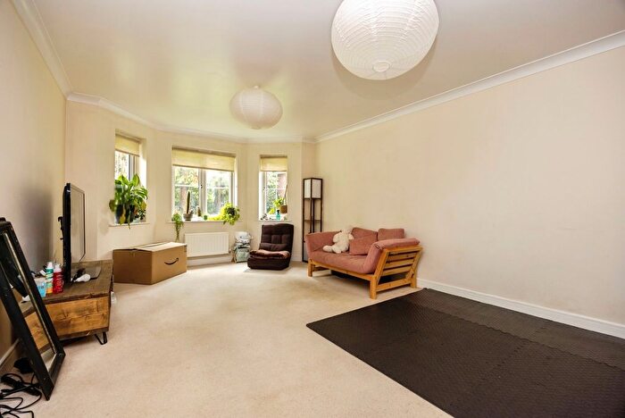 2 Bedroom Flat For Sale In London Road, Guildford, Surrey, GU1