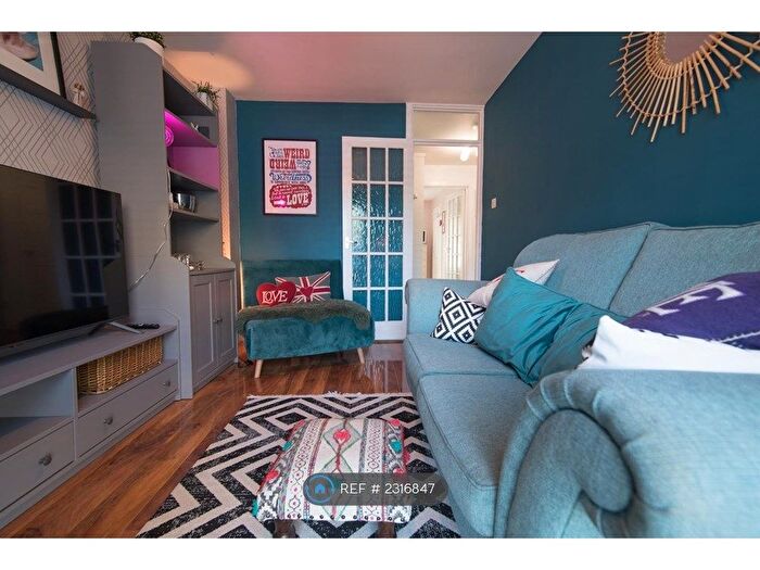 1 Bedroom Flat To Rent In Lawrence Court, Windsor, SL4