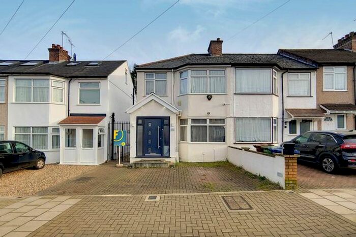 4 Bedroom End Of Terrace House To Rent In Crofts Road, Harrow, HA1