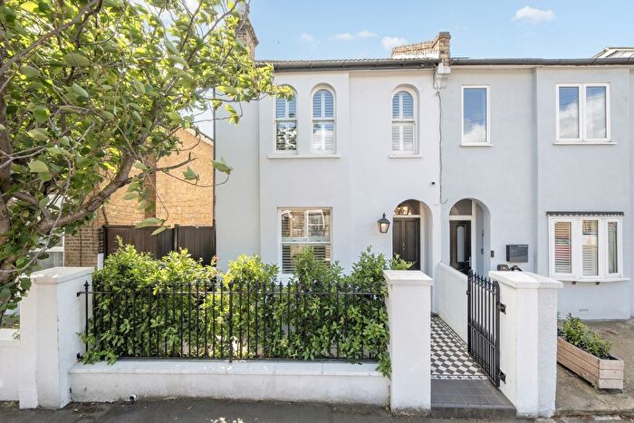 3 Bedroom Semi-Detached House To Rent In Calvert Road, London, SE10