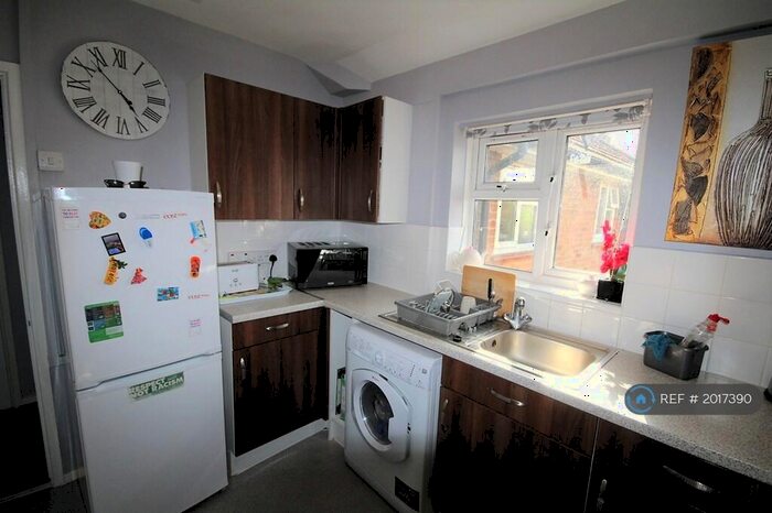 1 Bedroom Flat To Rent In Bastable Avenue, Barking, IG11