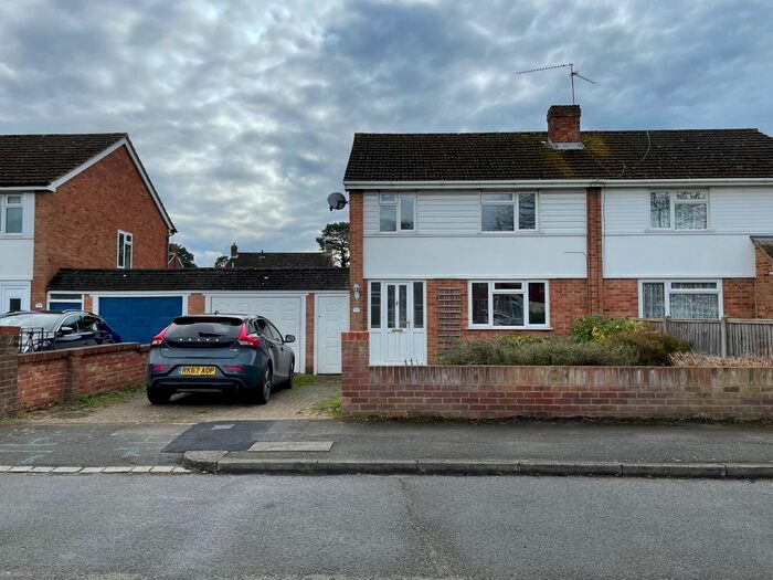 3 Bedroom Detached House To Rent In Malone Road, Woodley, Reading, RG5