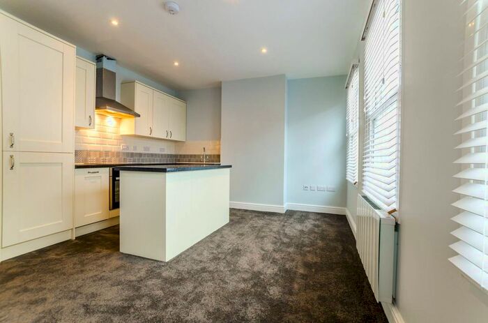 2 Bedroom Flat To Rent In Vicarage Lane, East Ham, London, E6