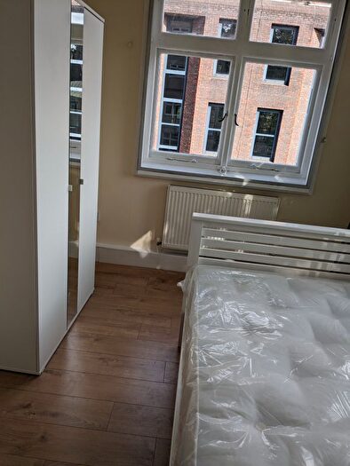 1 Bedroom Terraced House To Rent In Hammersmith Road, London, W14
