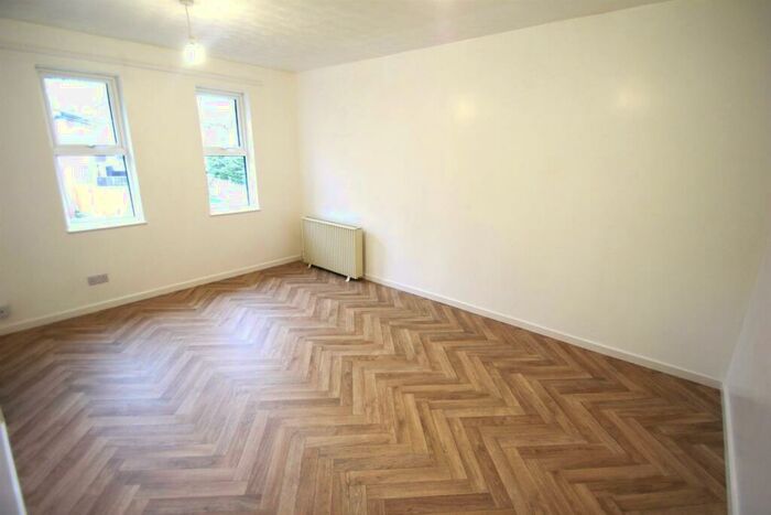 Studio To Rent In Tidbury Close, Redditch, B97