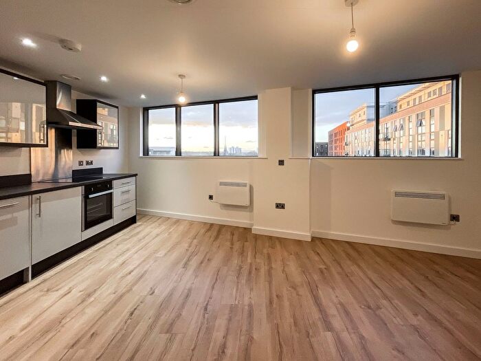 2 Bedroom Flat To Rent In Chapel Street, Salford, M3