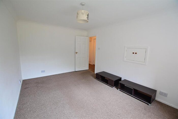 1 Bedroom Flat To Rent In Suffolk Close, Slough, SL1
