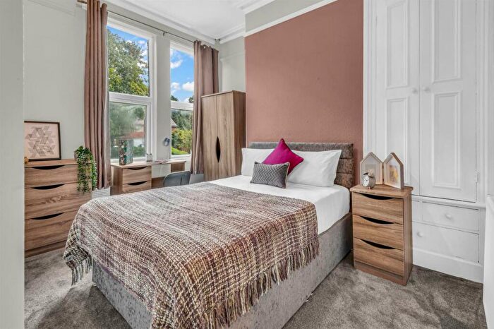 6 Bedroom Flat To Rent In Flat, Vinery Road, Leeds, LS4