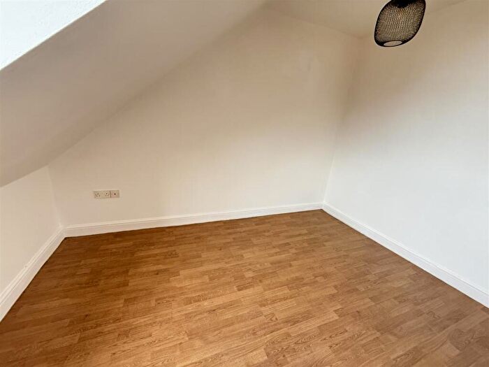 1 Bedroom Flat To Rent In Grace Road, Titpon, DY4