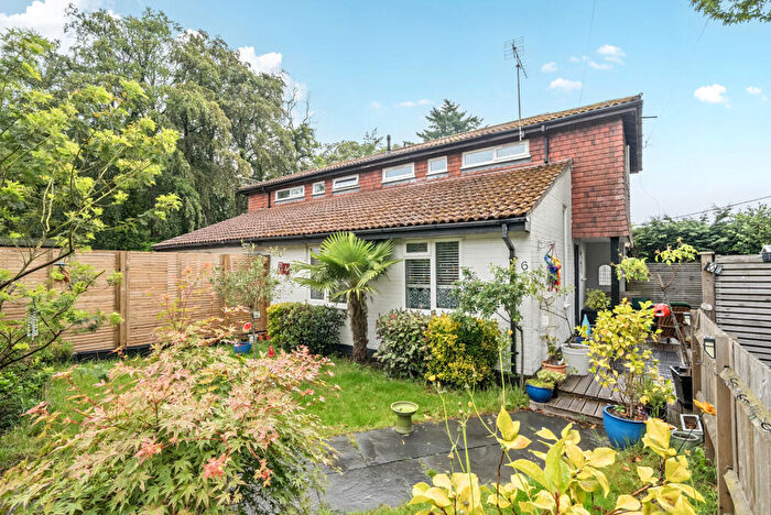 2 Bedroom House For Sale In Lawday Place, Folly Hill, Farnham, GU9