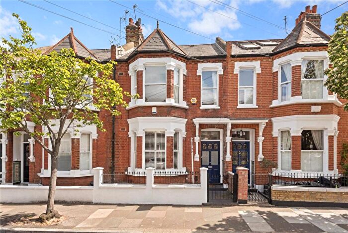 2 Bedroom Apartment To Rent In Tregarvon Road, London, SW11