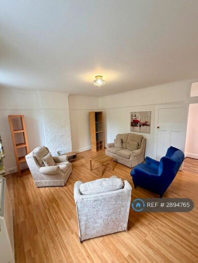 3 Bedroom Flat To Rent In Well Hall Road, Eltham, SE9