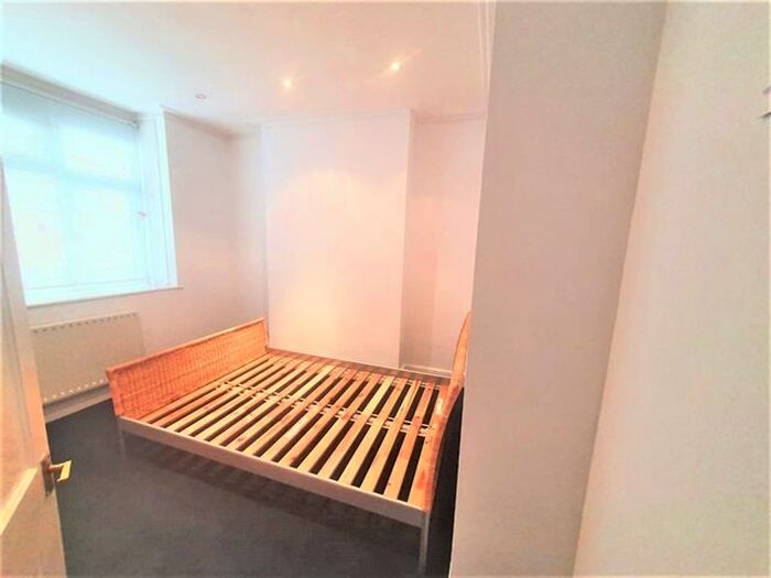 3 Bedroom Flat To Rent In Robinson Road, Colliers Wood, London, SW17