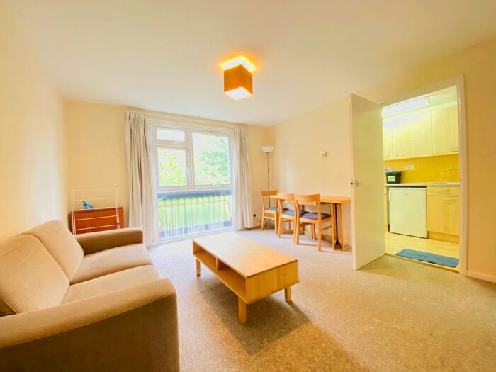 1 Bedroom Flat To Rent In Maresfield, Croydon, CR0