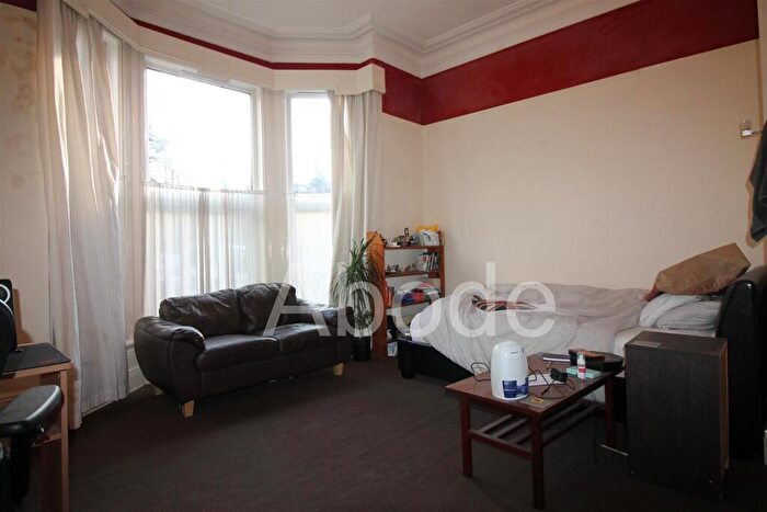 1 Bedroom Flat To Rent In Flat - Hyde Park Road, Hyde Park, Leeds, LS6