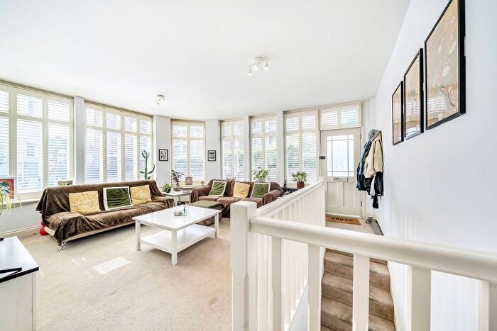 2 Bedroom Flat For Sale In Wheatsheaf Terrace, Parsons Green, London, SW6