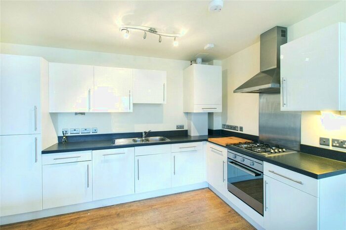 3 Bedroom Flat To Rent In Dunston Road, Haggerston, Uk, E8