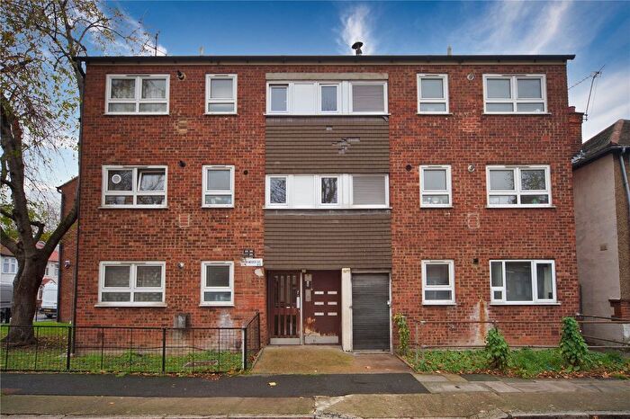 2 Bedroom Flat For Sale In Landseer Avenue, London, E12