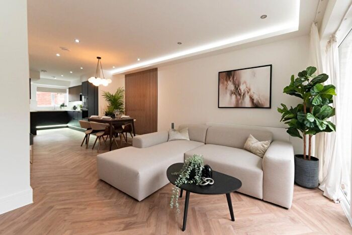 2 Bedroom Flat For Sale In Alexandra Drive, SE19