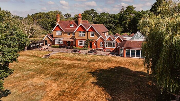 6 Bedroom Detached House For Sale In Normans Road, Smallfield, Horley, RH6