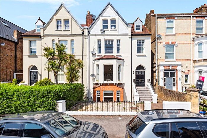 2 Bedroom Flat To Rent In Lewin Road, London, SW16