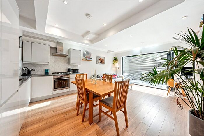 2 Bedroom Flat For Sale In Denton Street, SW18