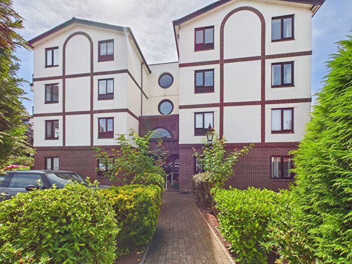 2 Bedroom Flat For Sale In Walnut Road, Chelston, Torquay, TQ2