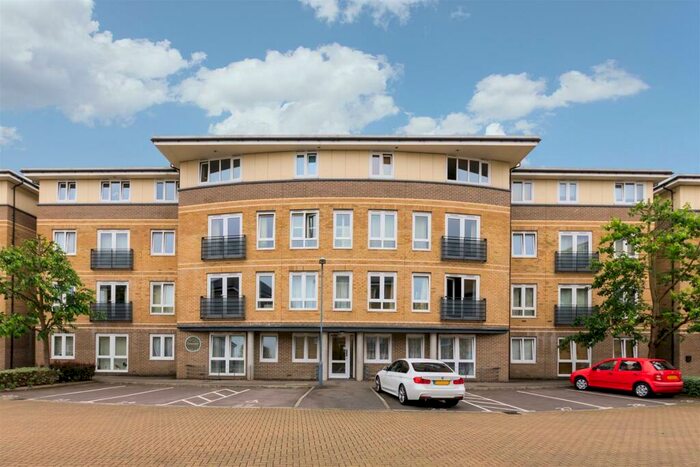 1 Bedroom Flat To Rent In Crowngate House, Hereford Road, London, E3
