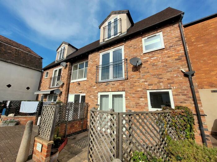 2 Bedroom Flat To Rent In The Coach House, Barton Street, Tewkesbury, GL20