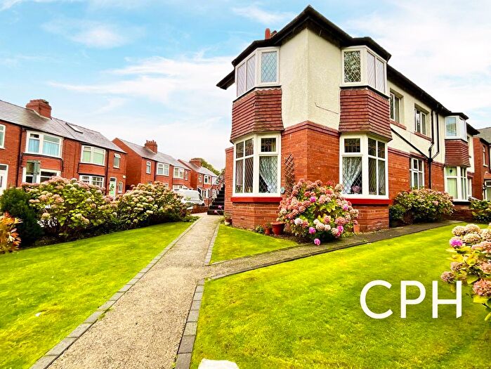 2 Bedroom Flat For Sale In Peasholm Drive, Scarborough, YO12
