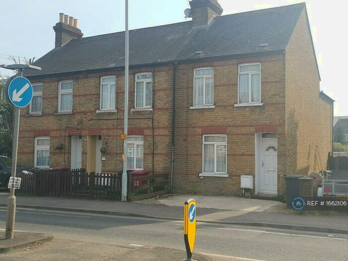 2 Bedroom End Of Terrace House To Rent In Church Street, Chalvey, Slough, SL1