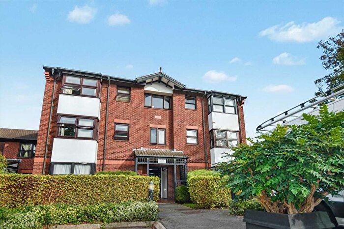 1 Bedroom Studio To Rent In Mayfield Road, Shepherds Bush, London, W12