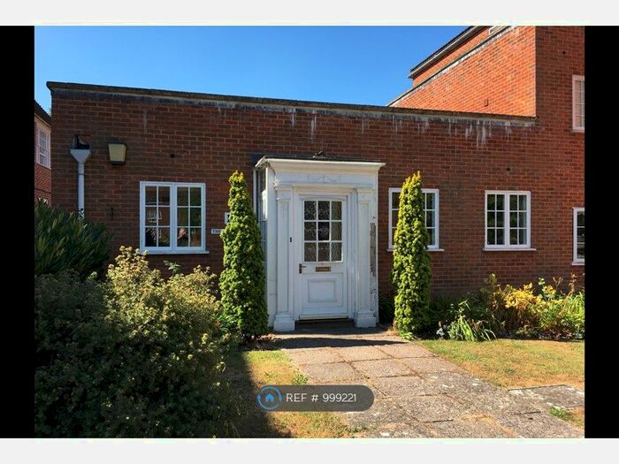 1 Bedroom Semi-Detached House To Rent In Cathedral Close, Salisbury, SP1