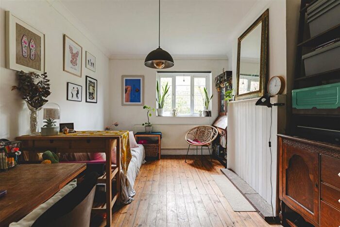 1 Bedroom Flat To Rent In Shacklewell Road, Hackney, N16