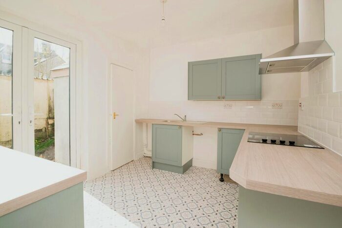 2 Bedroom Apartment To Rent In Connaught Road, Roath, CF24
