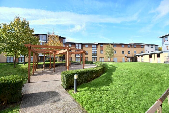 1 Bedroom Flat To Rent In Commonwealth Drive, Crawley, RH10