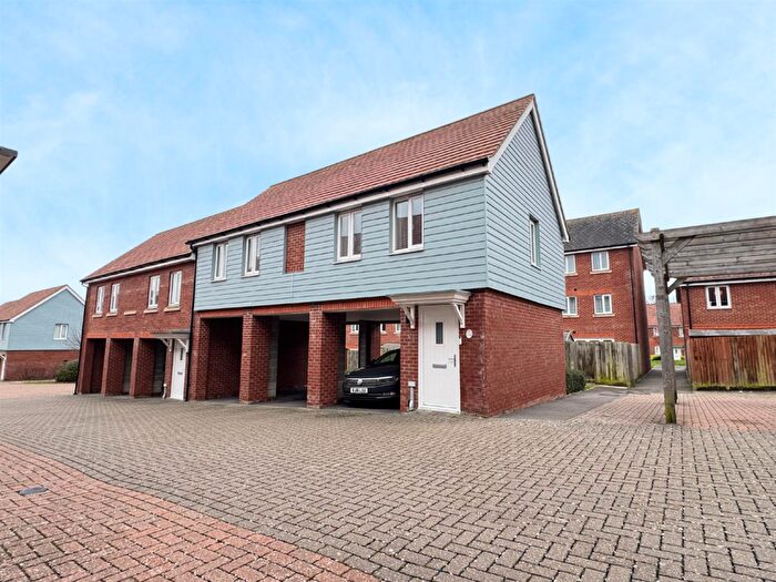2 Bedroom Maisonette For Sale In Weavers Close, Eastbourne, BN21