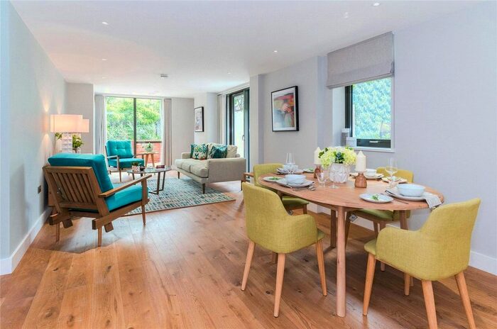 2 Bedroom Flat To Rent In Marsham House, Station Road, Gerrards Cross, Buckinghamshire SL9