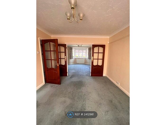 3 Bedroom Semi-Detached House To Rent In Elmbridge Drive, Ruislip, HA4