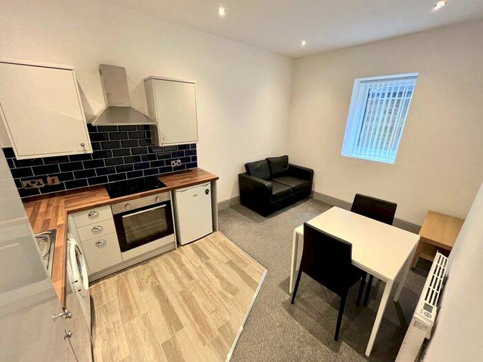 1 Bedroom Flat To Rent In Coachman / Central - Darlington, G10