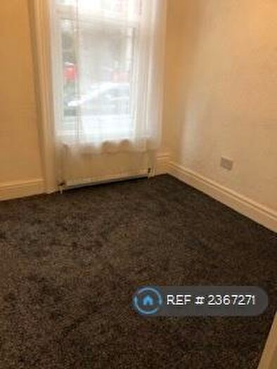2 Bedroom Flat To Rent In Croxteth Grove, Liverpool, L8