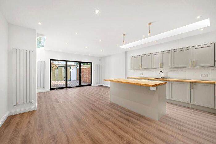 2 Bedroom Flat For Sale In Kingston Road, Wimbledon Chase, London, SW20