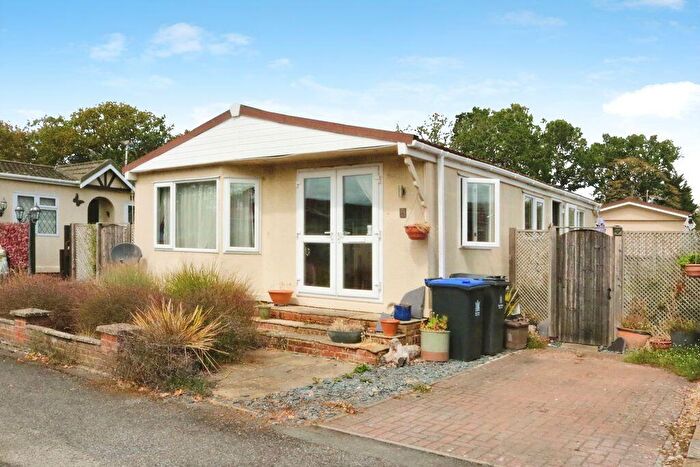 2 Bedroom Park Home For Sale In Orchards Residential Park, Slough, SL3