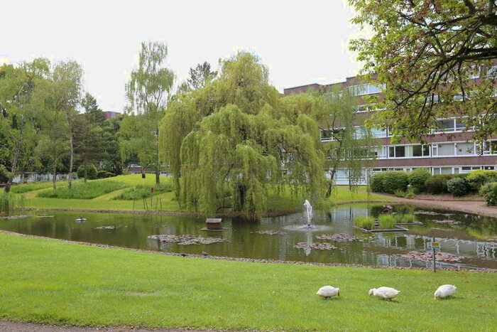 2 Bedroom Flat To Rent In Fair Acres, Bromley, BR2